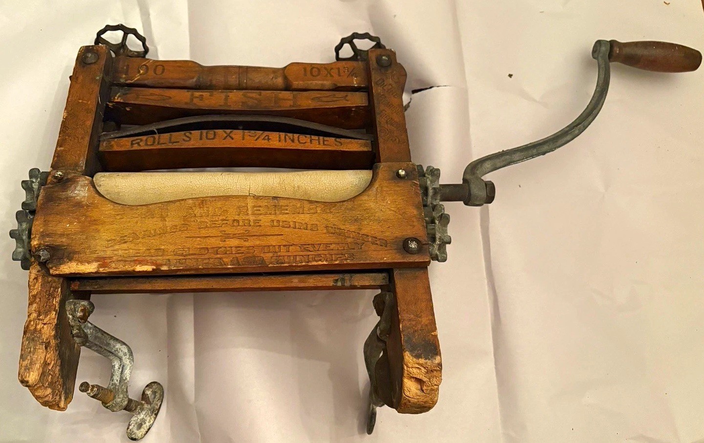 Antique FISH Wooden Clothes Wringer Hand Crank Clamp Mount 1890-1919 Antique FISH Wooden Clothes Wringer Hand Crank Clamp Mount 1890-1919