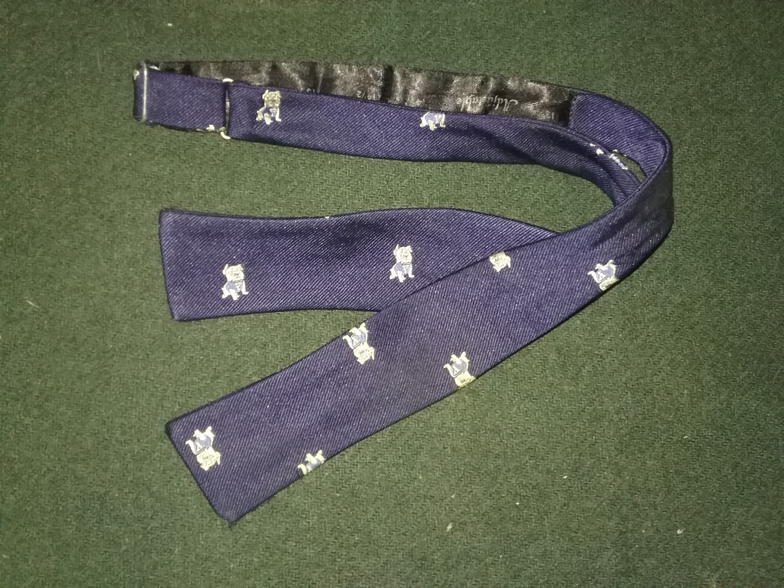 Vintage Yale University Bulldog Mascot Silk Adjustable Bowtie VGC Vintage Yale University Bulldog Mascot Silk Adjustable Bowtie VGC