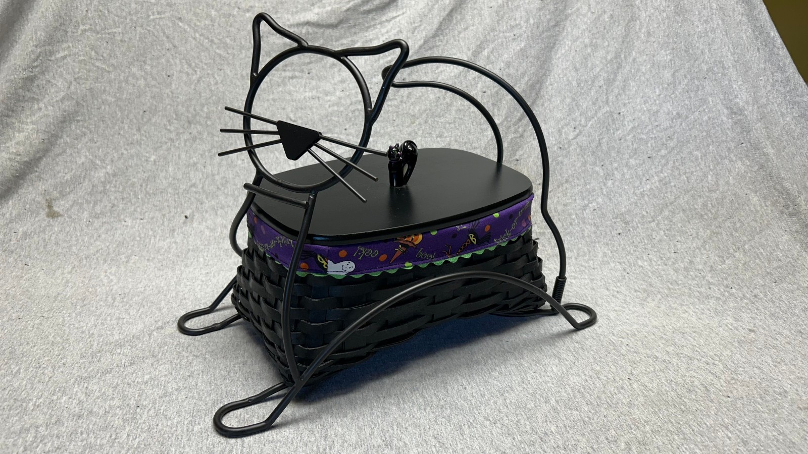 Longaberger 2009 Halloween Cat Wrought Iron Basket WITH LID, Liner, Protector Longaberger 2009 Halloween Cat Wrought Iron Basket WITH LID, Liner, Protector