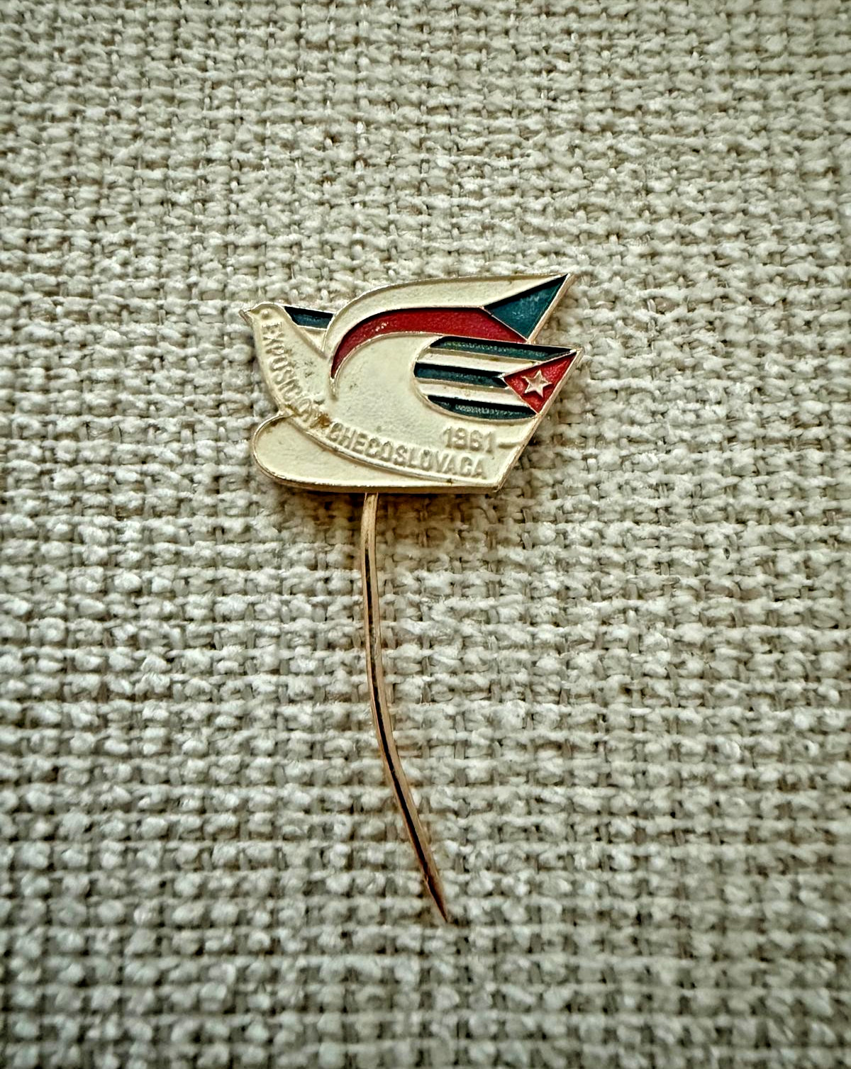 CUBA 1961 CZECHOSLOVAKIA VINTAGE CUBAN FLAG ENAMEL STICK PIN BADGE FIDEL CASTRO CUBA 1961 CZECHOSLOVAKIA VINTAGE CUBAN FLAG ENAMEL STICK PIN BADGE FIDEL CASTRO