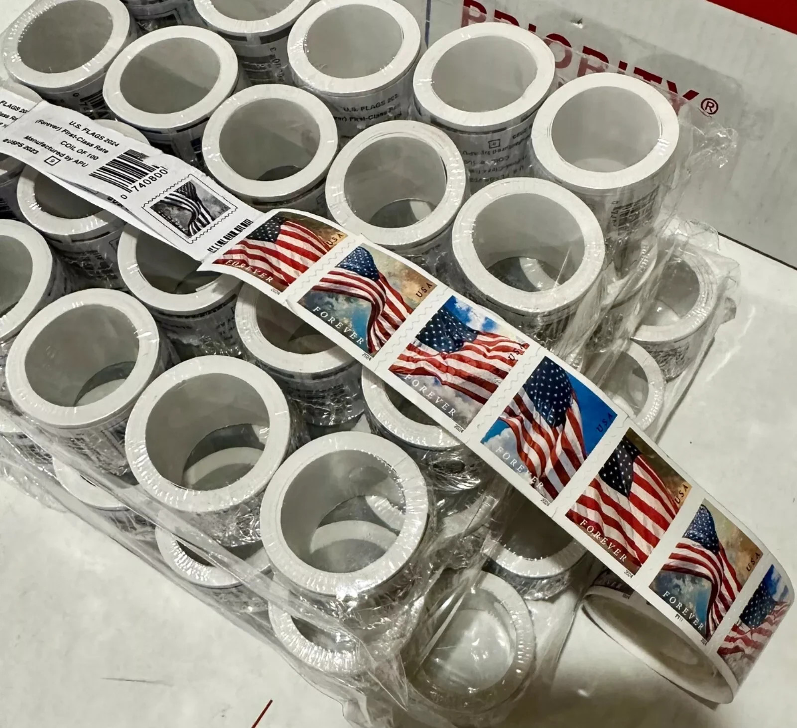 5 rolls of 100 USPS postage stamps, totaling 500 pieces 5 rolls of 100 USPS postage stamps, totaling 500 pieces