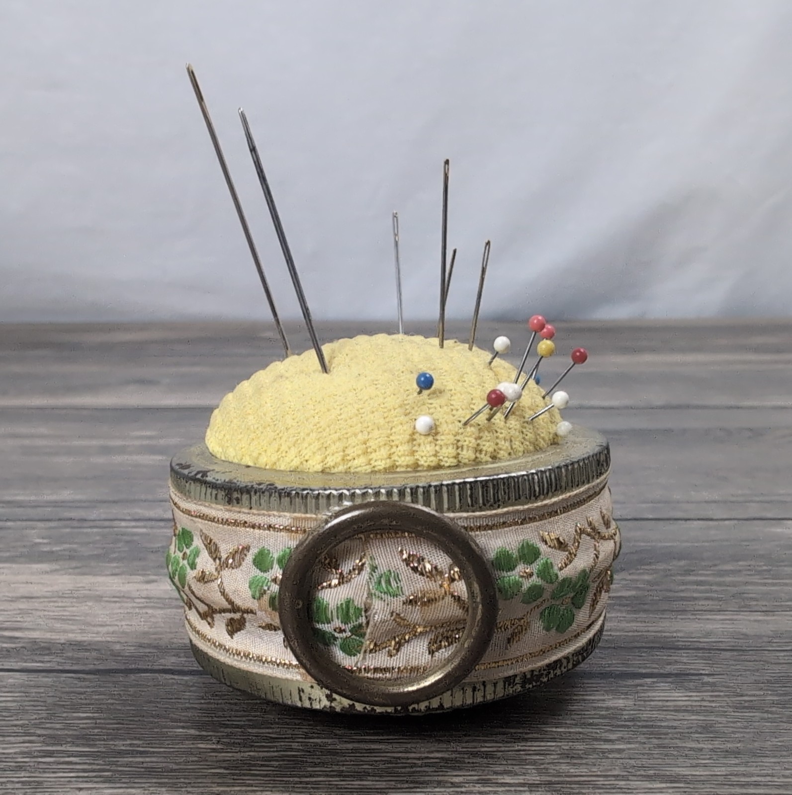 VTG 1930s Canary Yellow Pin Cushion Floral Band Includes Needles Pins 3" Sewing VTG 1930s Canary Yellow Pin Cushion Floral Band Includes Needles Pins 3" Sewing