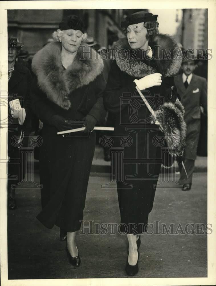 1935 Press Photo Mrs. Cornelius Vanderbilt & Mrs. Henry G. Davis, 3rd 1935 Press Photo Mrs. Cornelius Vanderbilt & Mrs. Henry G. Davis, 3rd