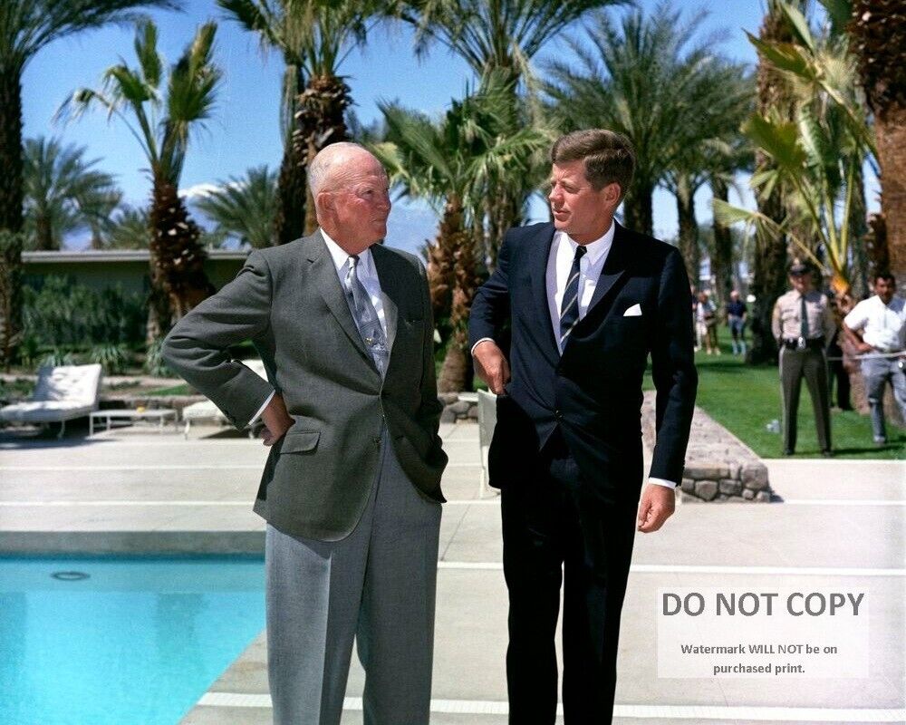 JOHN F. KENNEDY MEETS WITH DWIGHT EISENHOWER IN 1962 - 8X10 PHOTO (BB-682)