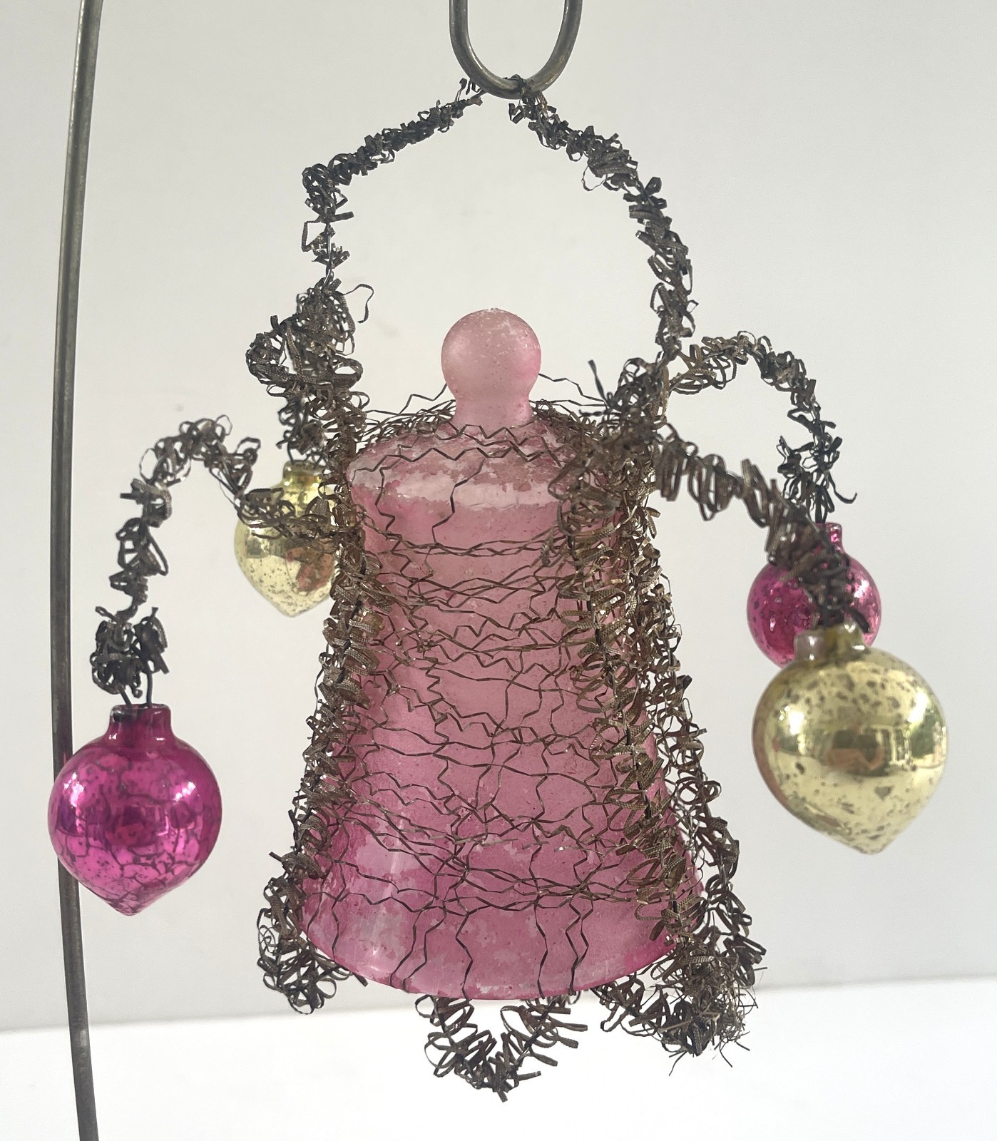STUNNING Antique Vintage PINK WIRE WRAPPED GLASS BELL ORNAMENT-CHANDELIER STYLE STUNNING Antique Vintage PINK WIRE WRAPPED GLASS BELL ORNAMENT-CHANDELIER STYLE