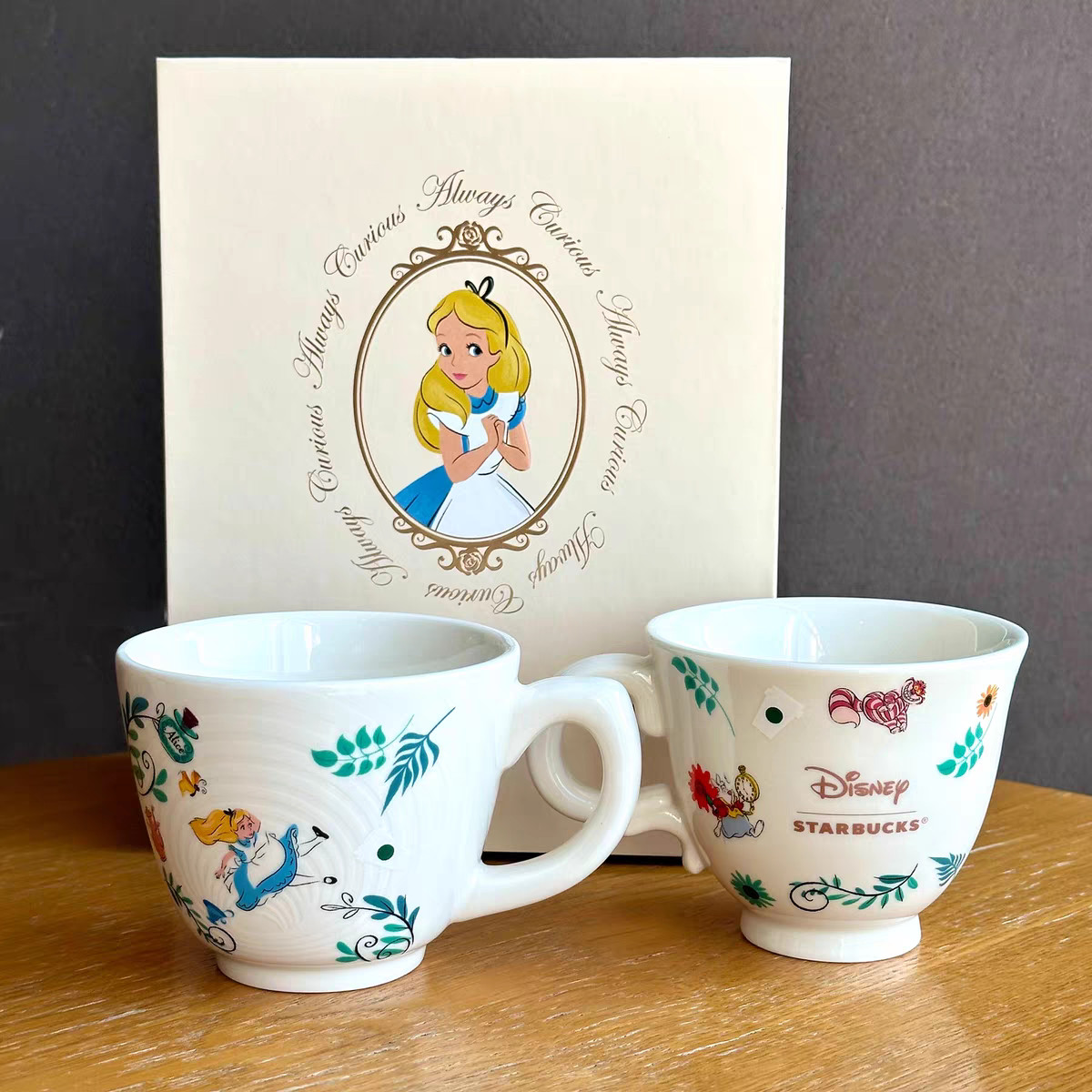 Starbucks X Disney 2024 China Alice in Wonderland 7oz and 9oz Couple's Mug Set Starbucks X Disney 2024 China Alice in Wonderland 7oz and 9oz Couple's Mug Set