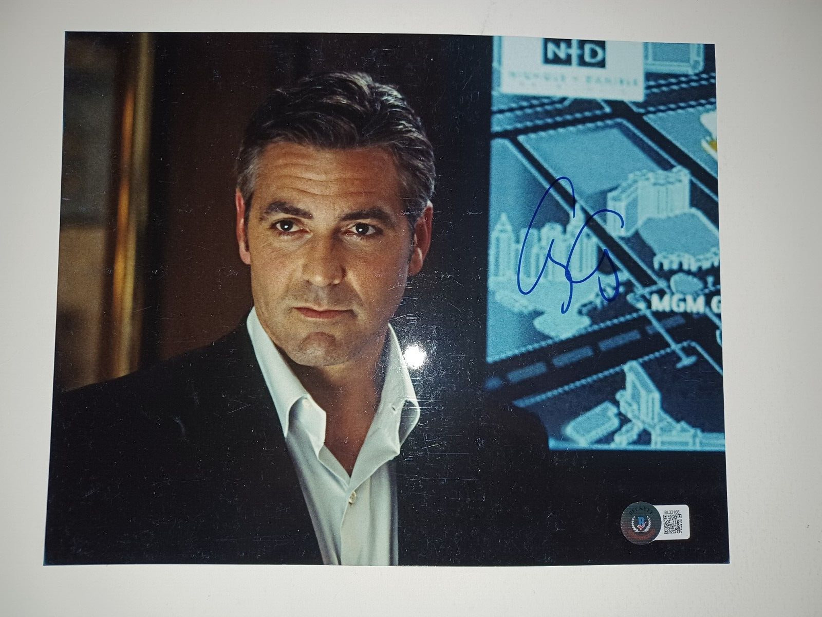 George Clooney Oceans 11 Signed Autographed 8x10 photo Beckett BAS