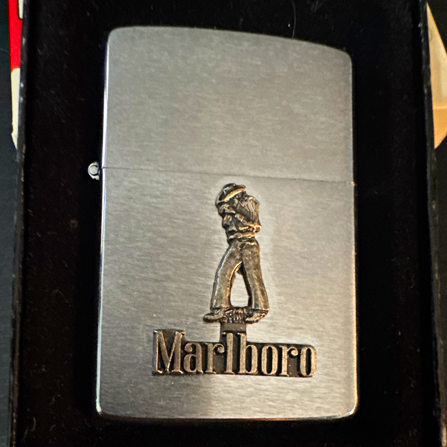 Vintage Zippo Marlboro Emblem Cigarette Theme Collectible Lighter w/ Box Vintage Zippo Marlboro Emblem Cigarette Theme Collectible Lighter w/ Box