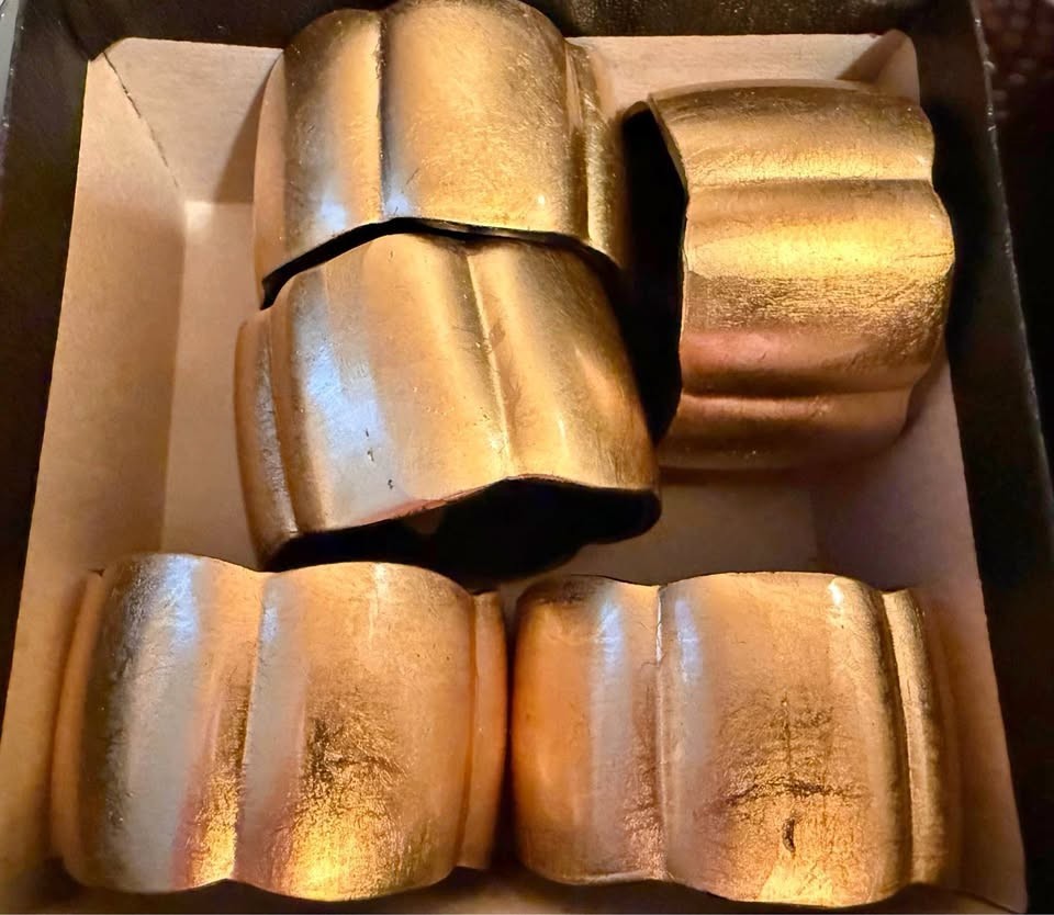 Vintage Gold Scalloped Napkin Rings - vintage OMC Otagiri gold wooden lacquerwar Vintage Gold Scalloped Napkin Rings - vintage OMC Otagiri gold wooden lacquerwar