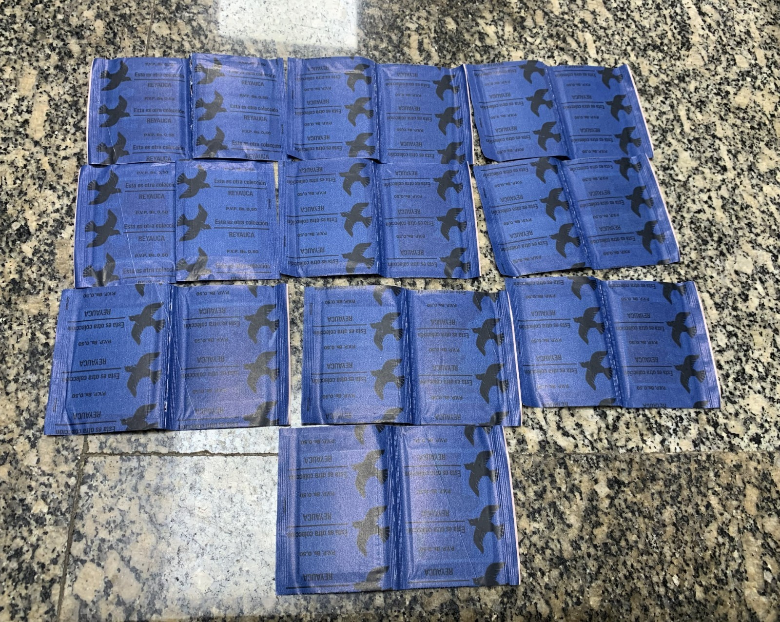 1980s REYAUCA LOT OF 10 E.T. SEALED STICKER PACKS 2-PACK VENEZUELA VINTAGE 1980s REYAUCA LOT OF 10 E.T. SEALED STICKER PACKS 2-PACK VENEZUELA VINTAGE