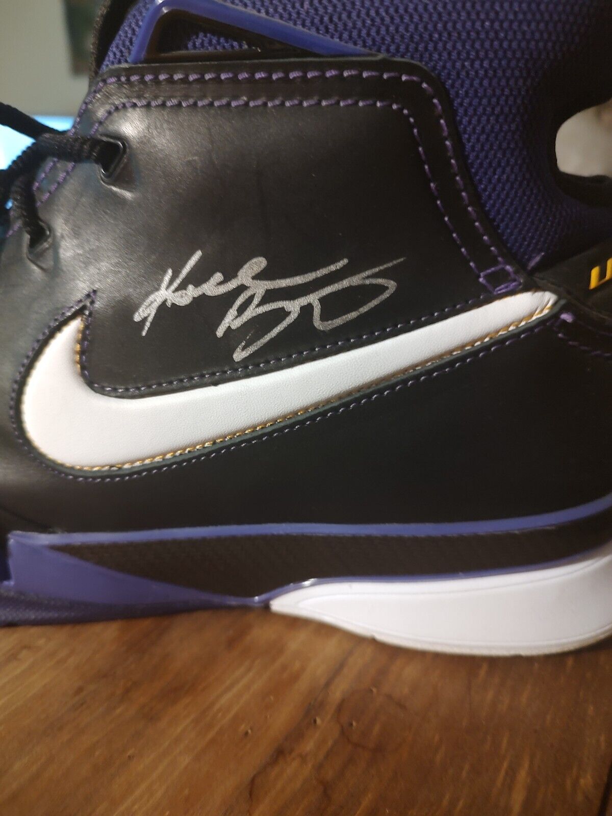 Kobe Bryant autographed Nike Air Zoom Up Tempo size 13 Shoe. Game worn.   