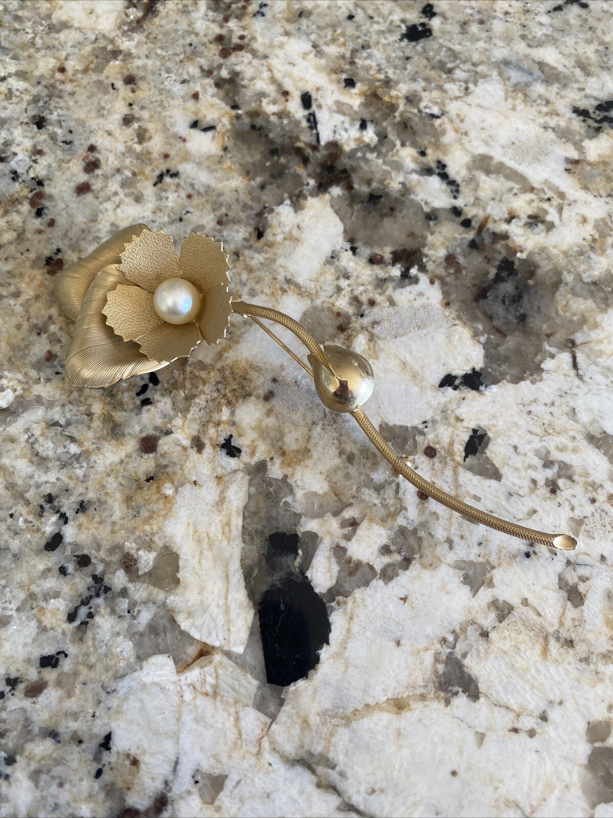 Long Stem Gold Tone Faux Pearl Large Flower Brooch Pin 5" Long Stem Gold Tone Faux Pearl Large Flower Brooch Pin 5"