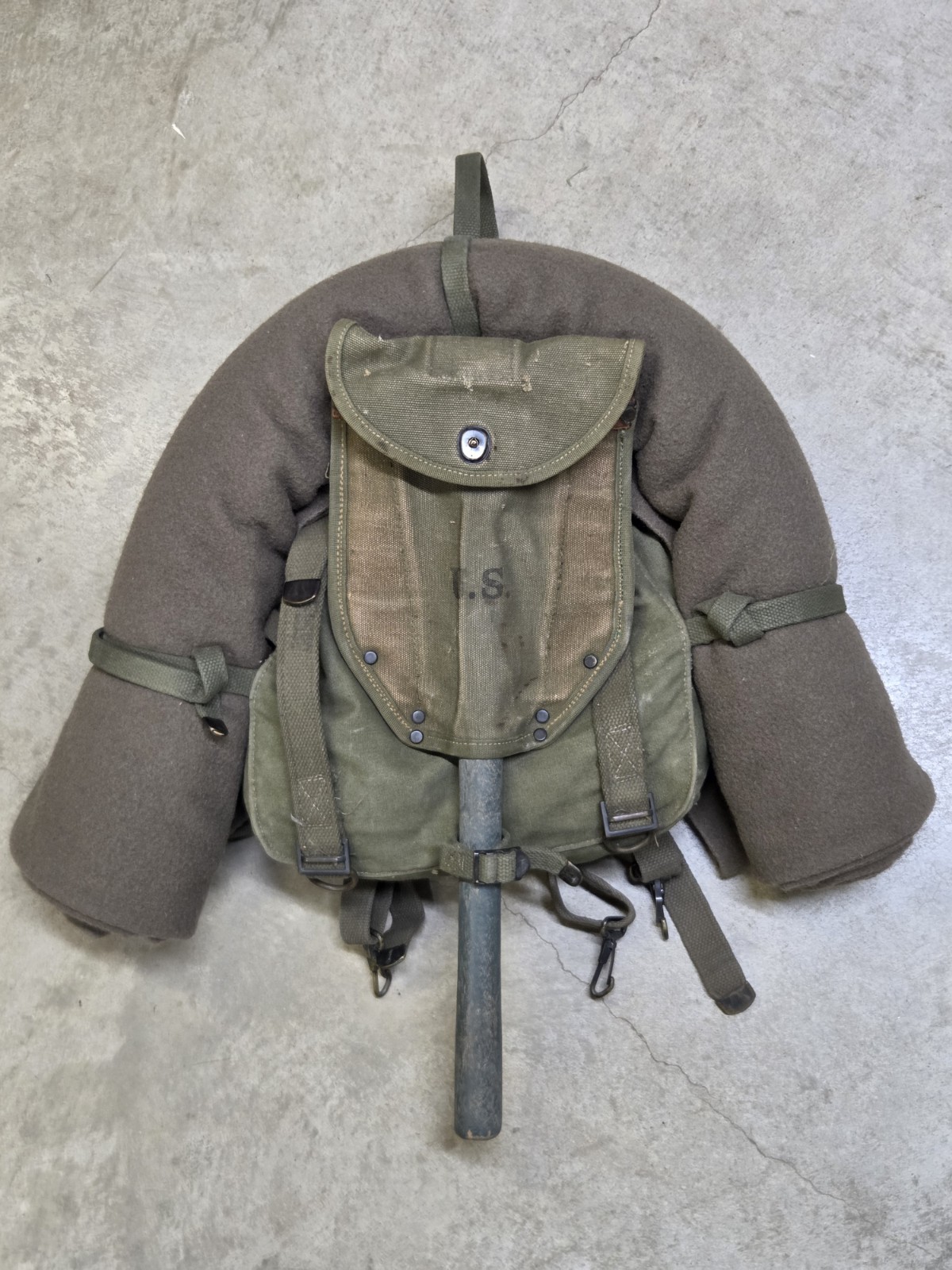 WW2 Korean War US M1945 Combat Field Pack Packpack w/M1943 E-Tool Shovel Blanket WW2 Korean War US M1945 Combat Field Pack Packpack w/M1943 E-Tool Shovel Blanket