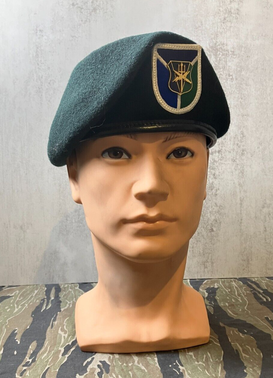 Obsolete US Army Special Operations Command Atlantic Green beret Unk size.