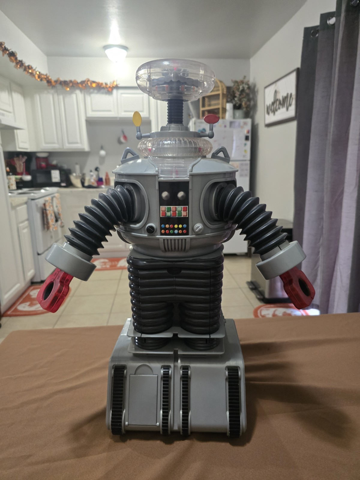 Trendmasters 1998 Vintage Lost in Space B-9 Robot 24" Tall No remote. Excellent Trendmasters 1998 Vintage Lost in Space B-9 Robot 24" Tall No remote. Excellent
