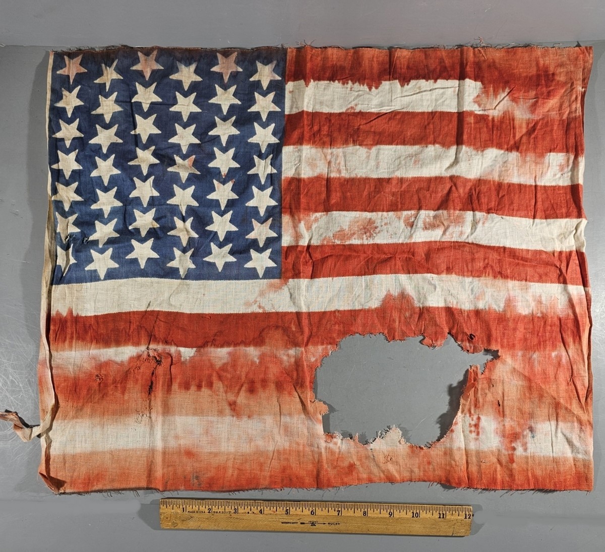 ANTIQUE 42 STAR UNITED STATES OF AMERICA FLAG, 23" X 18" (UNOFFICIAL). ANTIQUE 42 STAR UNITED STATES OF AMERICA FLAG, 23" X 18" (UNOFFICIAL).