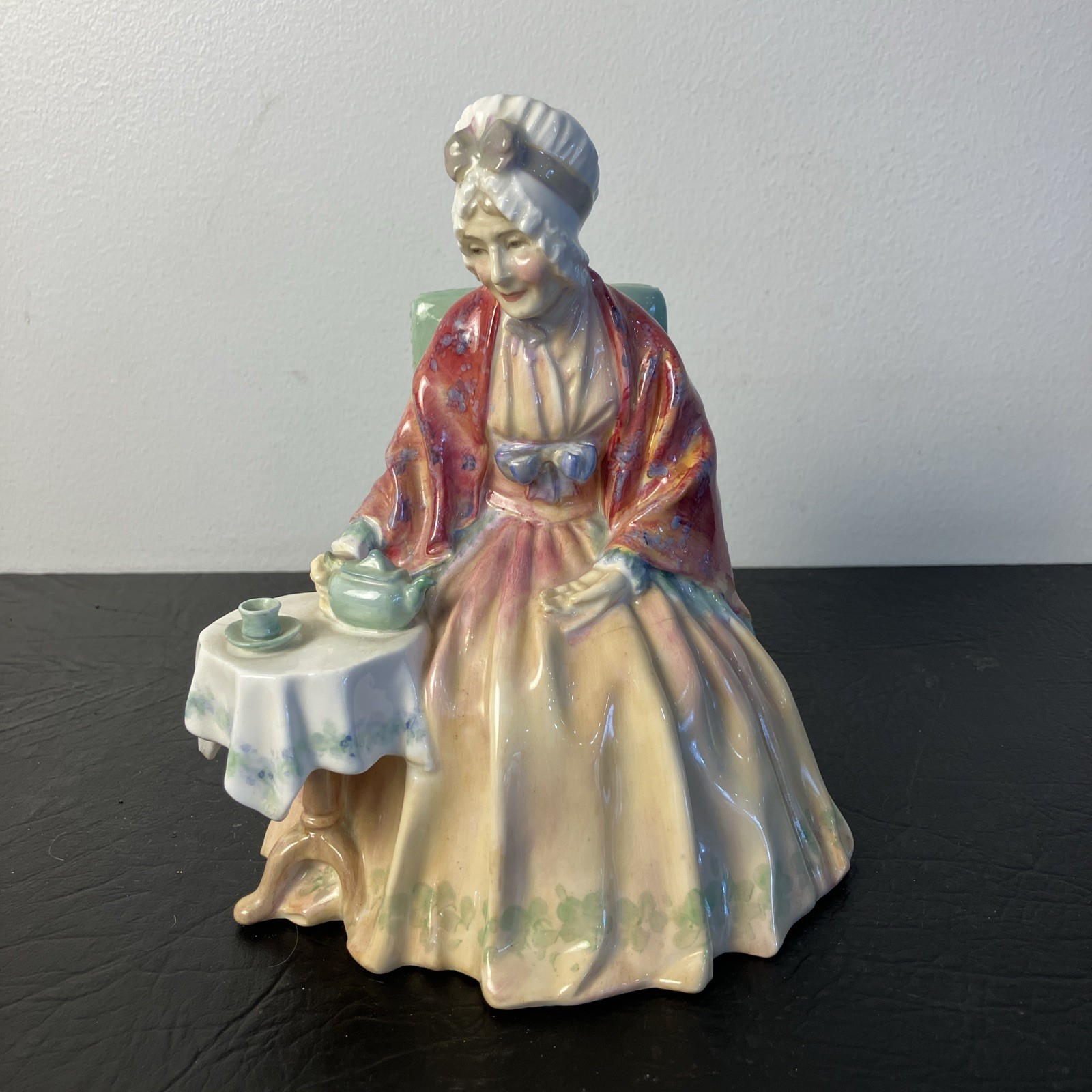 Royal Doulton "Granny" HN1832 Figurine Rare Pre-War 1930s Bone China England HTF Royal Doulton "Granny" HN1832 Figurine Rare Pre-War 1930s Bone China England HTF