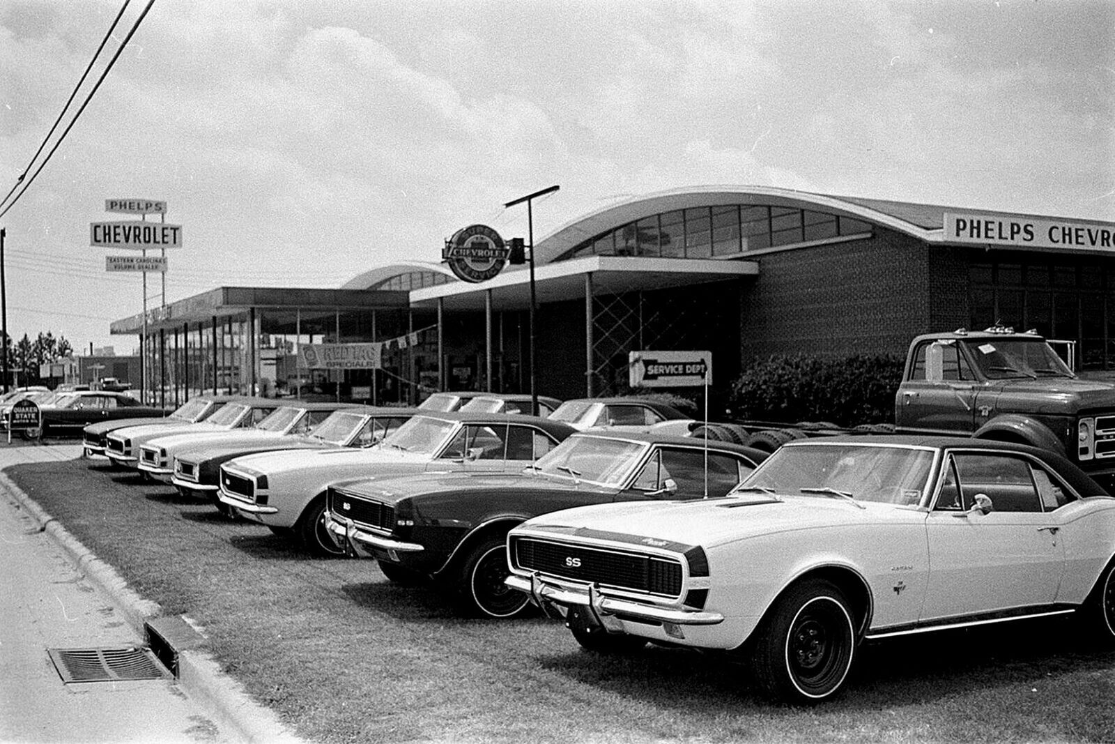 1967 CHEVROLET AUTO DEALERSHIP Retro Classic Car Picture Photo 4x6 1967 CHEVROLET AUTO DEALERSHIP Retro Classic Car Picture Photo 4x6