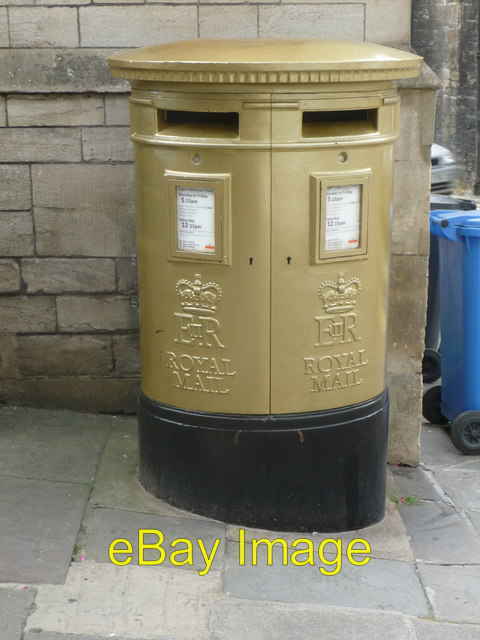 Photo 6x4 Bradford-on-Avon: postbox № BA15 40, The Shambles Bradfor c2014 Photo 6x4 Bradford-on-Avon: postbox № BA15 40, The Shambles Bradfor c2014