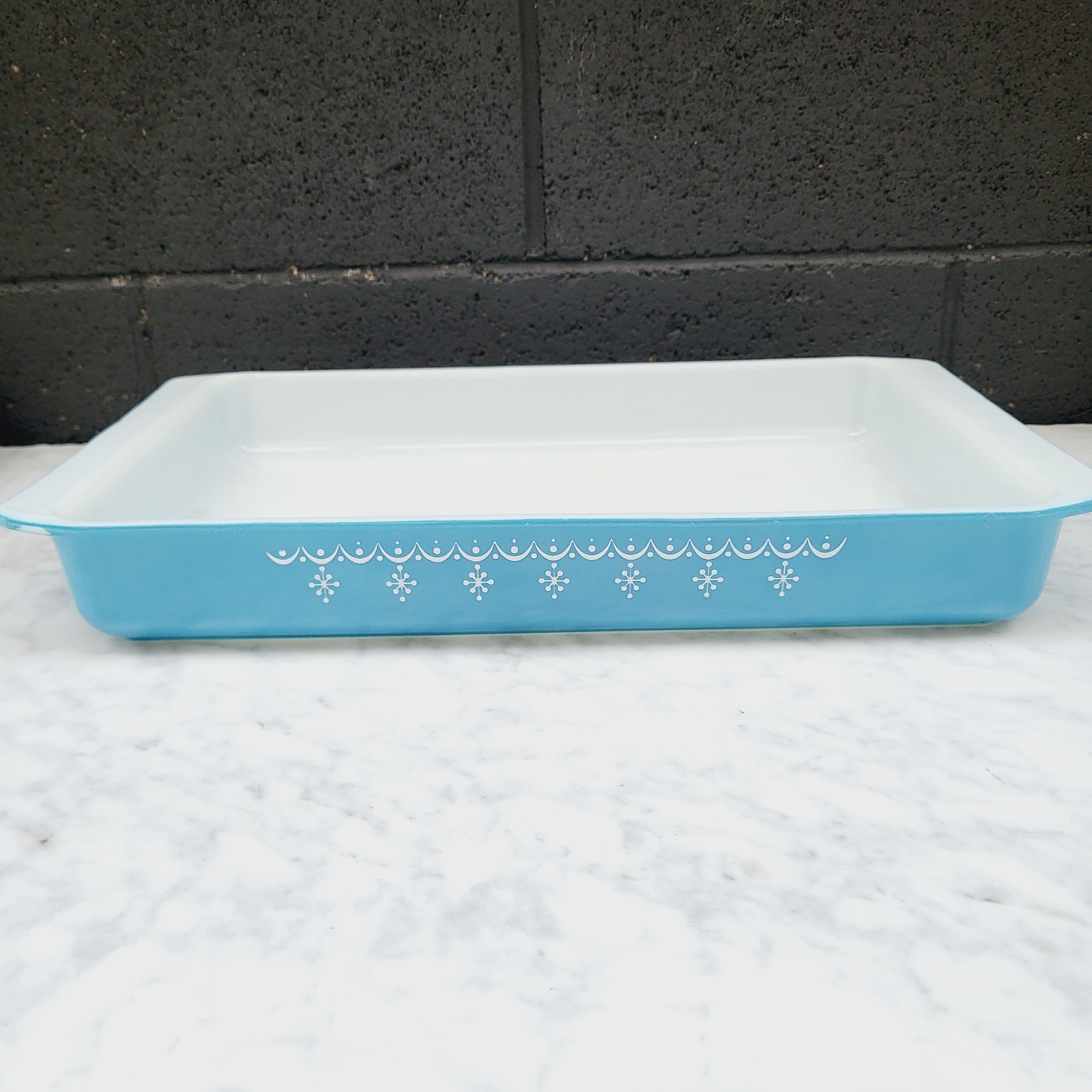 Read Pyrex Snowflake Garland 933 Lasagna Baking Pan Vintage Rectangular Blue 15" Read Pyrex Snowflake Garland 933 Lasagna Baking Pan Vintage Rectangular Blue 15"