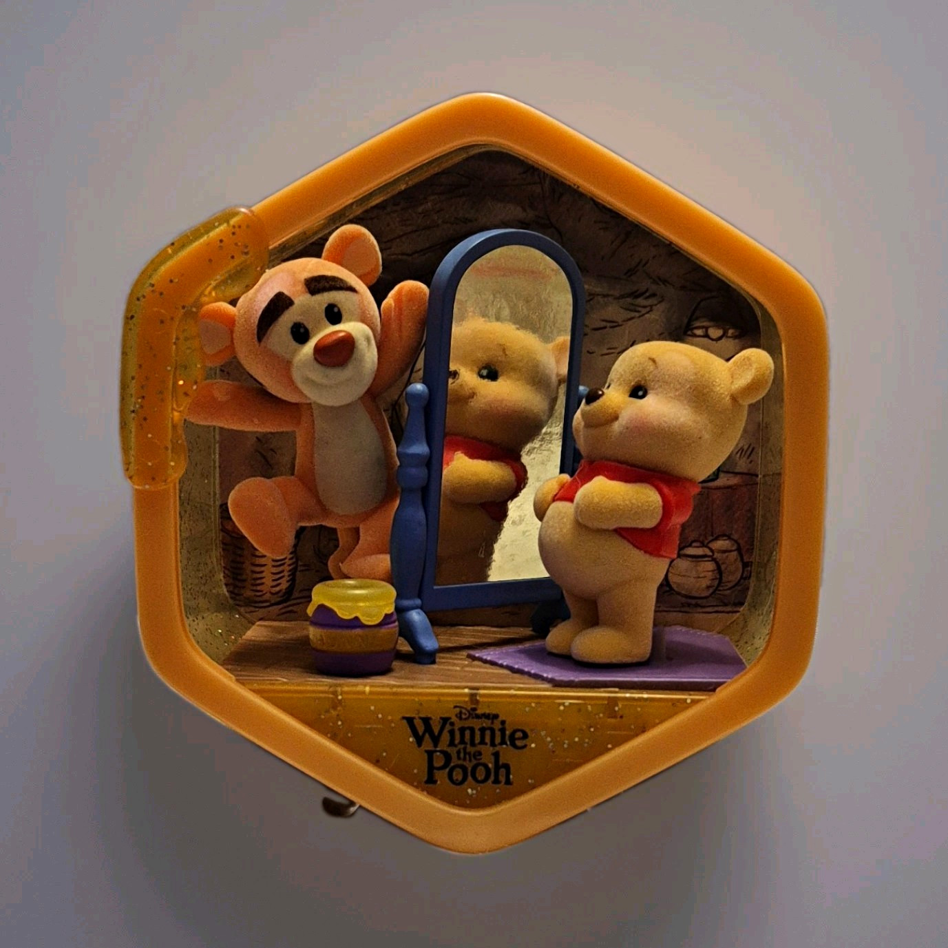 Disney Winnie the Pooh Honeycomb Homes - Pooh, Tigger And The Mirror Disney Winnie the Pooh Honeycomb Homes - Pooh, Tigger And The Mirror