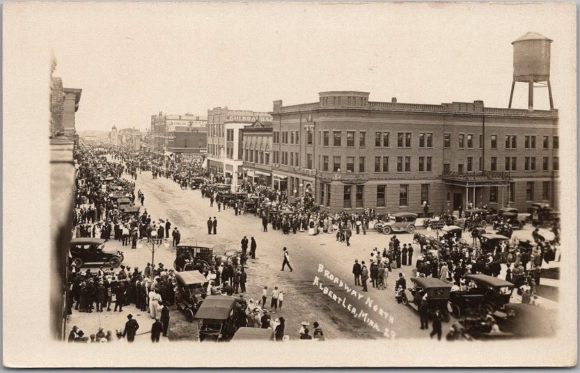 c1910s ALBERT LEA, Minnesota Photo RPPC Postcard "BROADWAY NORTH" Parade Scene c1910s ALBERT LEA, Minnesota Photo RPPC Postcard "BROADWAY NORTH" Parade Scene
