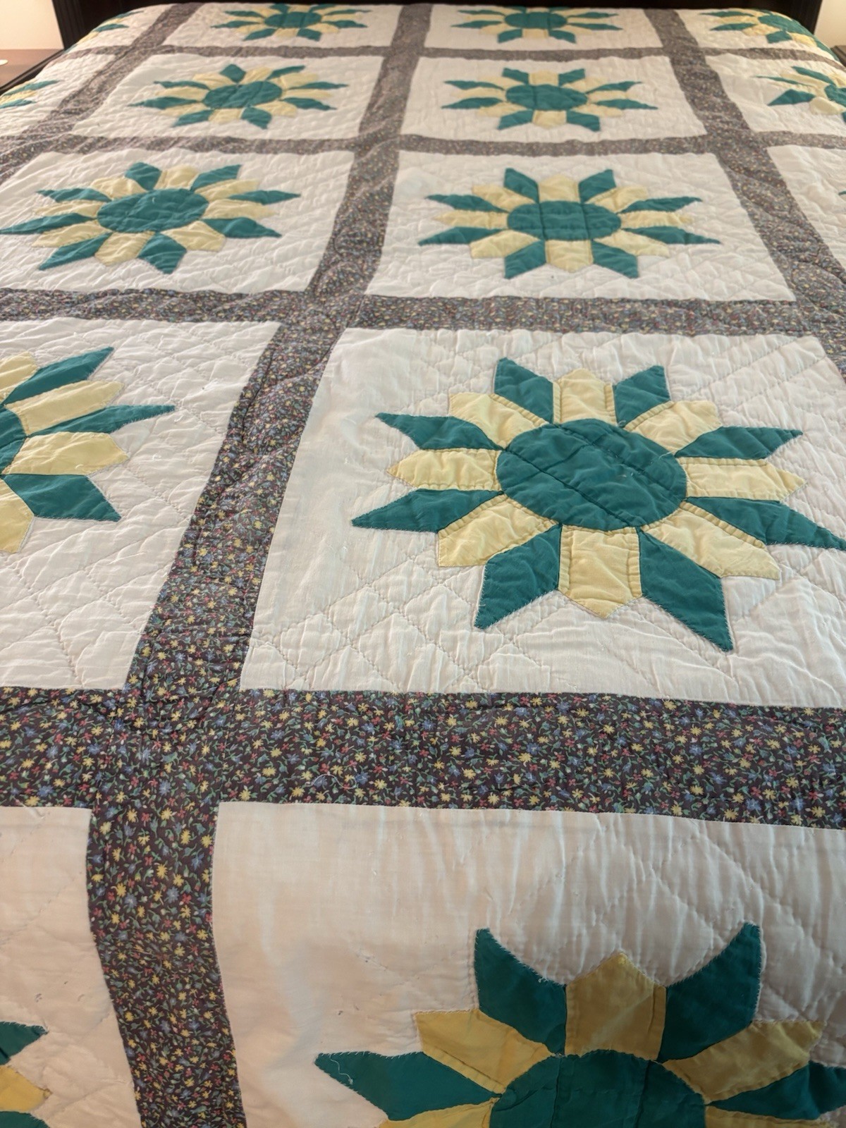 Vintage OLD 84" x 104" Handmade Gathered Daisy Star Block Pattern Quilt - TLC Vintage OLD 84" x 104" Handmade Gathered Daisy Star Block Pattern Quilt - TLC