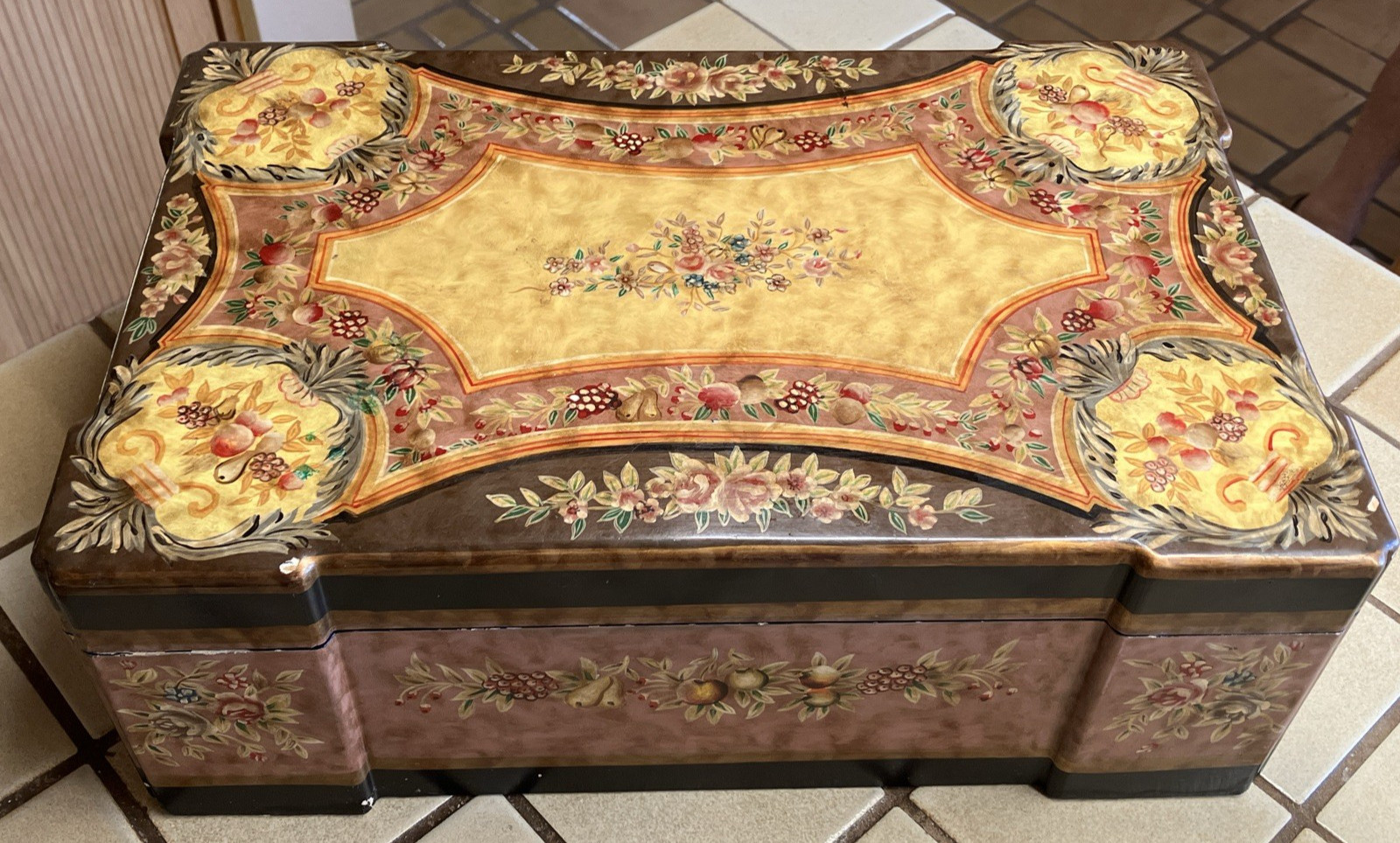 Vintage Castilian Imports Hand Painted lacquered Wooden keepsake/ Trinket Box Vintage Castilian Imports Hand Painted lacquered Wooden keepsake/ Trinket Box