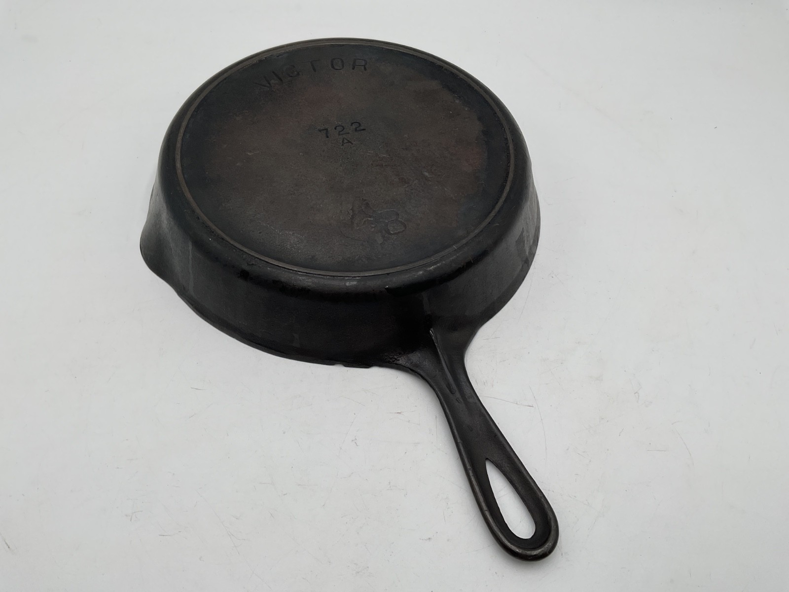 Victor (by Griswold) cast iron skillet; #8, 722A circa 1910 Victor (by Griswold) cast iron skillet; #8, 722A circa 1910
