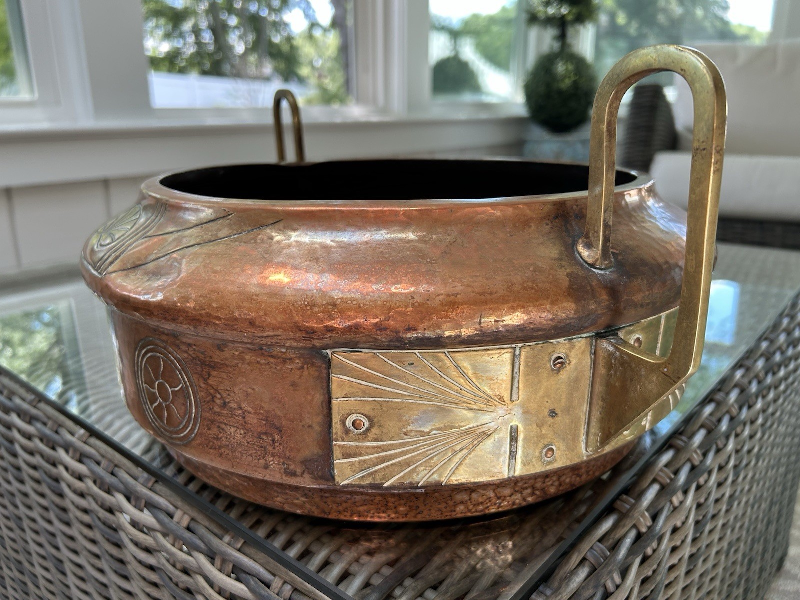 Antique Arts & Crafts Hammered Copper Bowl Brass Handles Secessionist Jardinier Antique Arts & Crafts Hammered Copper Bowl Brass Handles Secessionist Jardinier