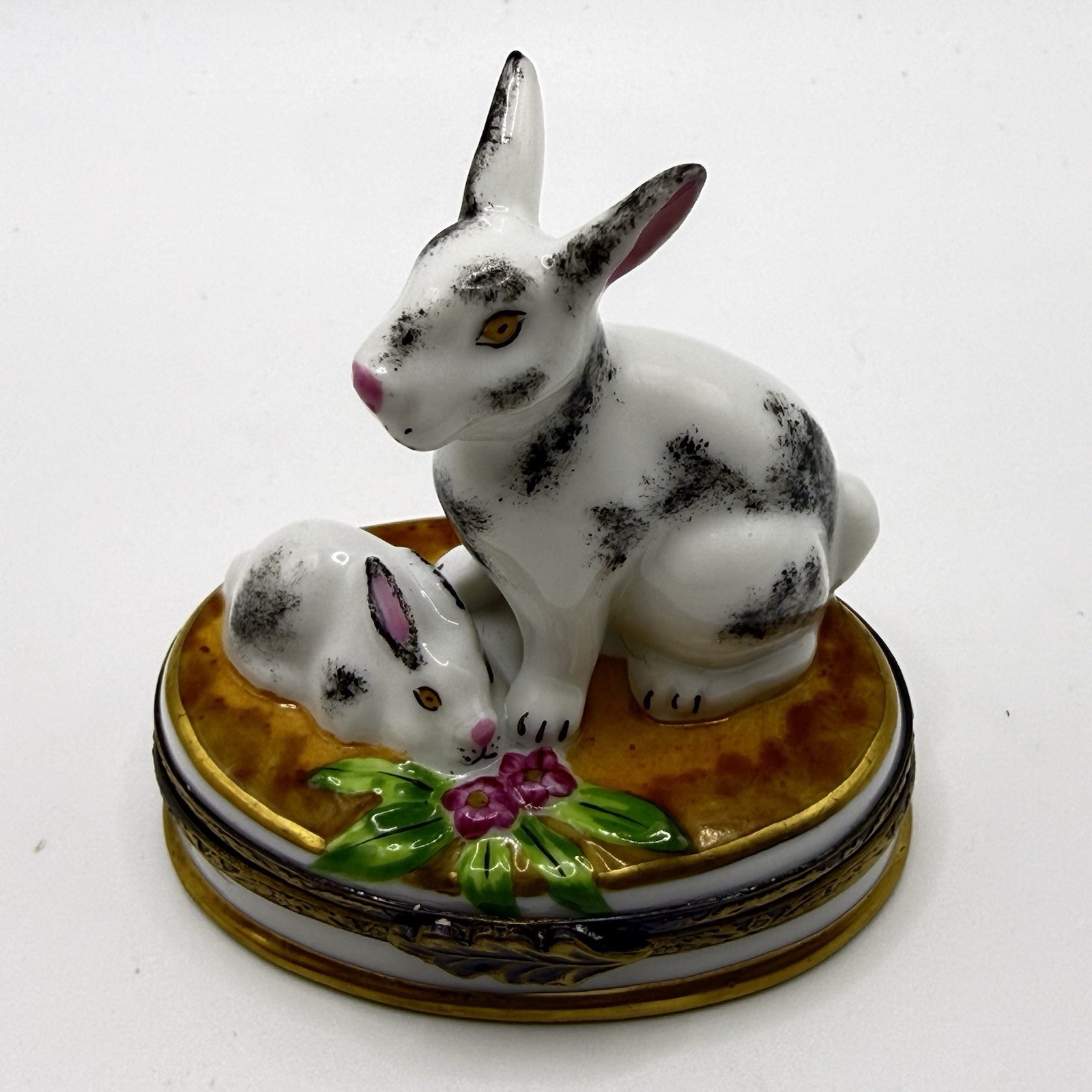 LIMOGES BUNNY FLORAL TRINKET BOX CHAMART PEINT MAIN FRANCE VINTAGE VIDEO FLOWERS LIMOGES BUNNY FLORAL TRINKET BOX CHAMART PEINT MAIN FRANCE VINTAGE VIDEO FLOWERS