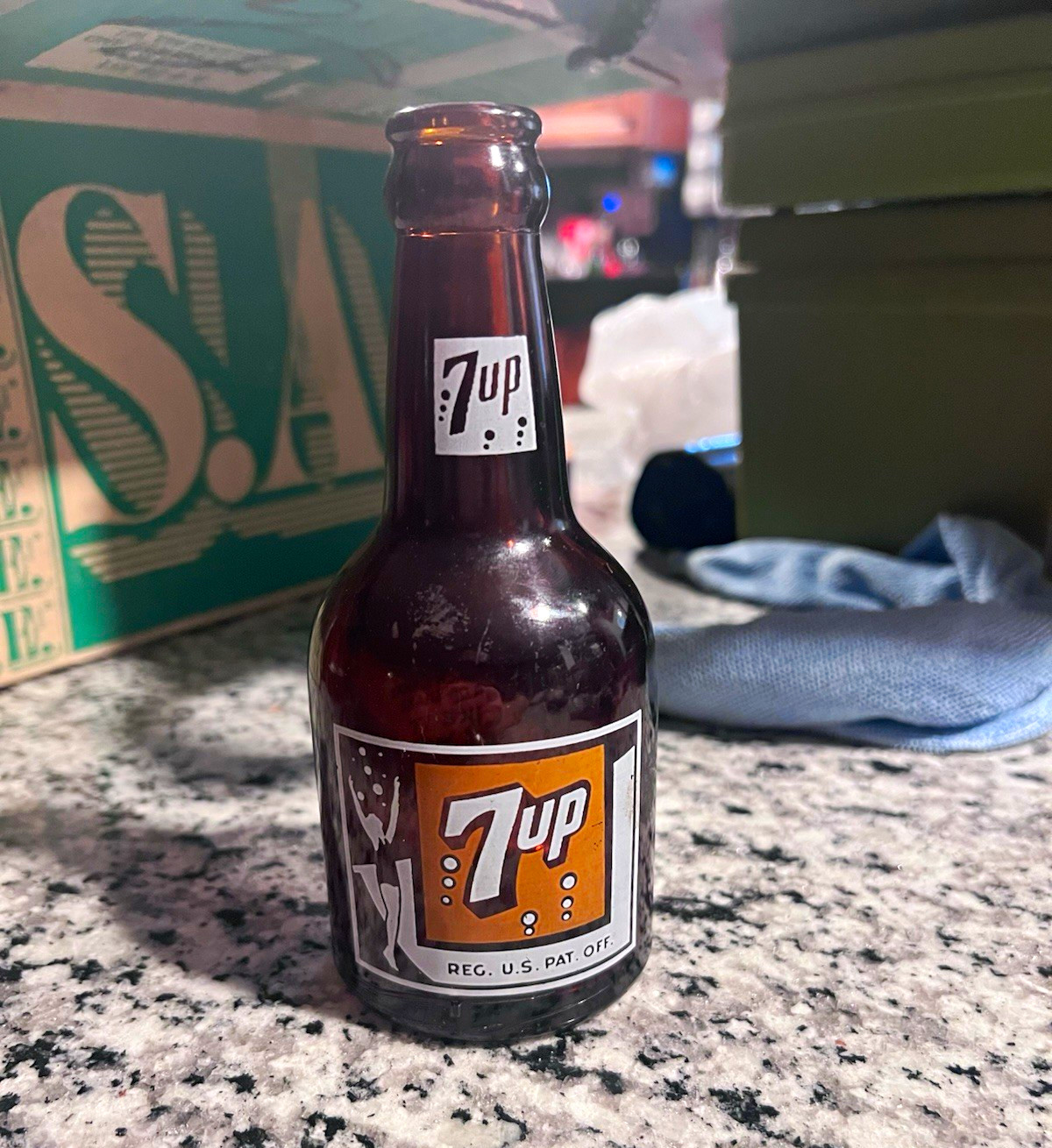 7 Up Vintage Brown Glass Soda Advertising Bottle "A Fresh Up Drink" 7 Up Vintage Brown Glass Soda Advertising Bottle "A Fresh Up Drink"