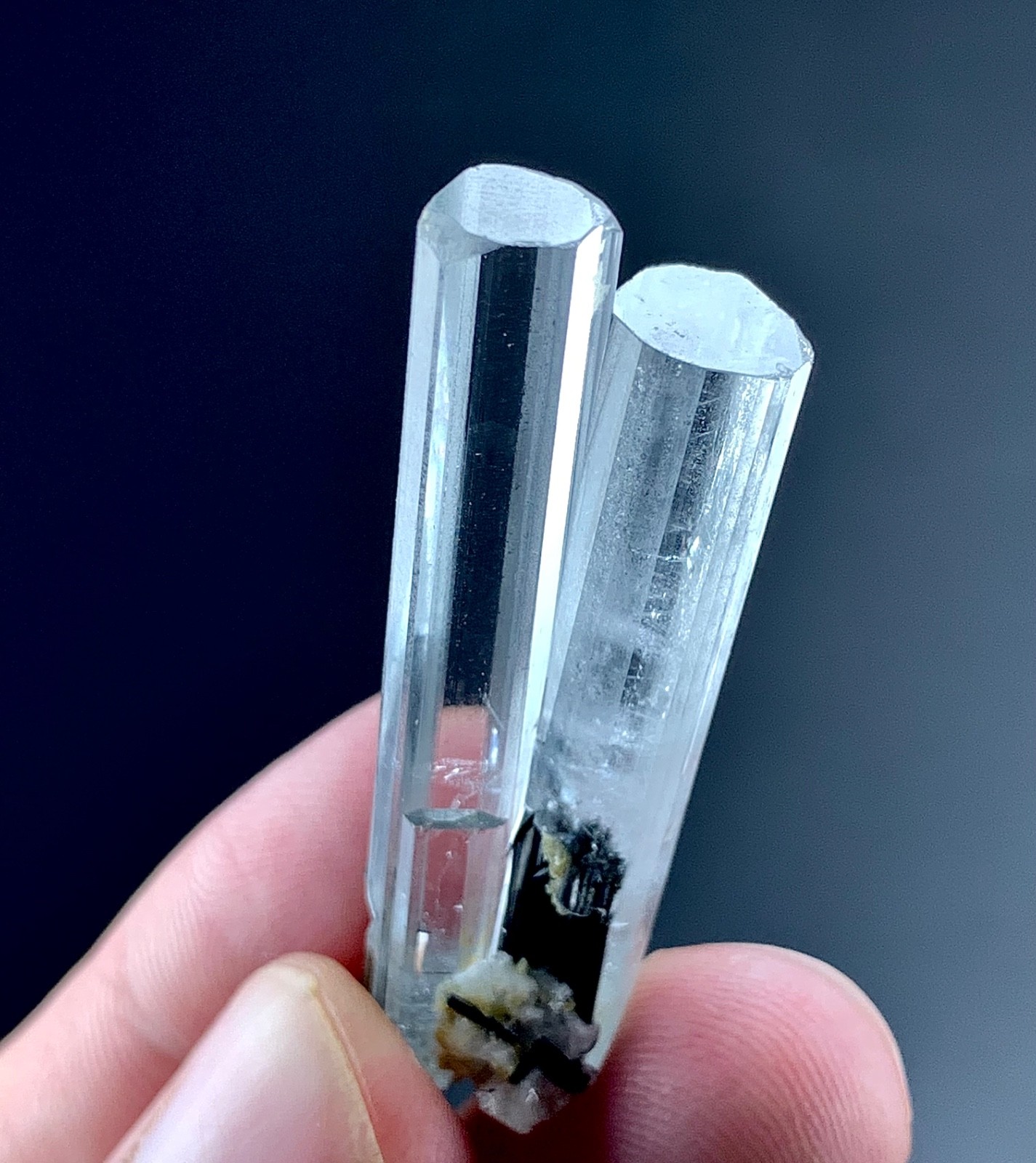 40 Carat Raw Natural Beautiful Aquamarine Crystal specimen from Skardu, Pakistan 40 Carat Raw Natural Beautiful Aquamarine Crystal specimen from Skardu, Pakistan