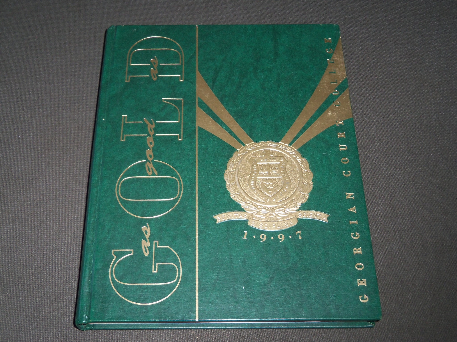 1997 THE COURTIER GEORGIAN COURT COLLEGE YEARBOOK - LAKEWOOD NEW JERSEY- YB 1392 1997 THE COURTIER GEORGIAN COURT COLLEGE YEARBOOK - LAKEWOOD NEW JERSEY- YB 1392