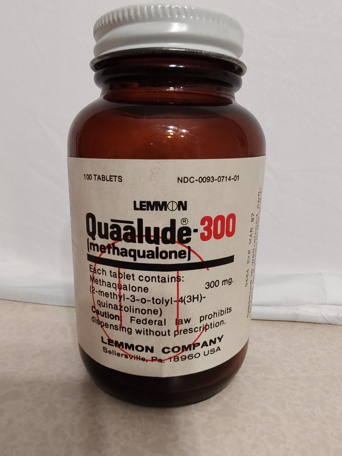 AUTHENTIC VINTAGE QUAALUDE 300 EMPTY BOTTLE 100 TAB VERY GOOD CONDITION