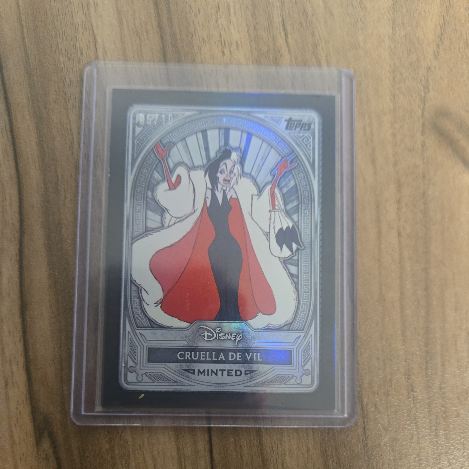 2025 Topps Disney Mint Cruella de Vil Encased /10 Black Refractor 101 Dalmatians 2025 Topps Disney Mint Cruella de Vil Encased /10 Black Refractor 101 Dalmatians