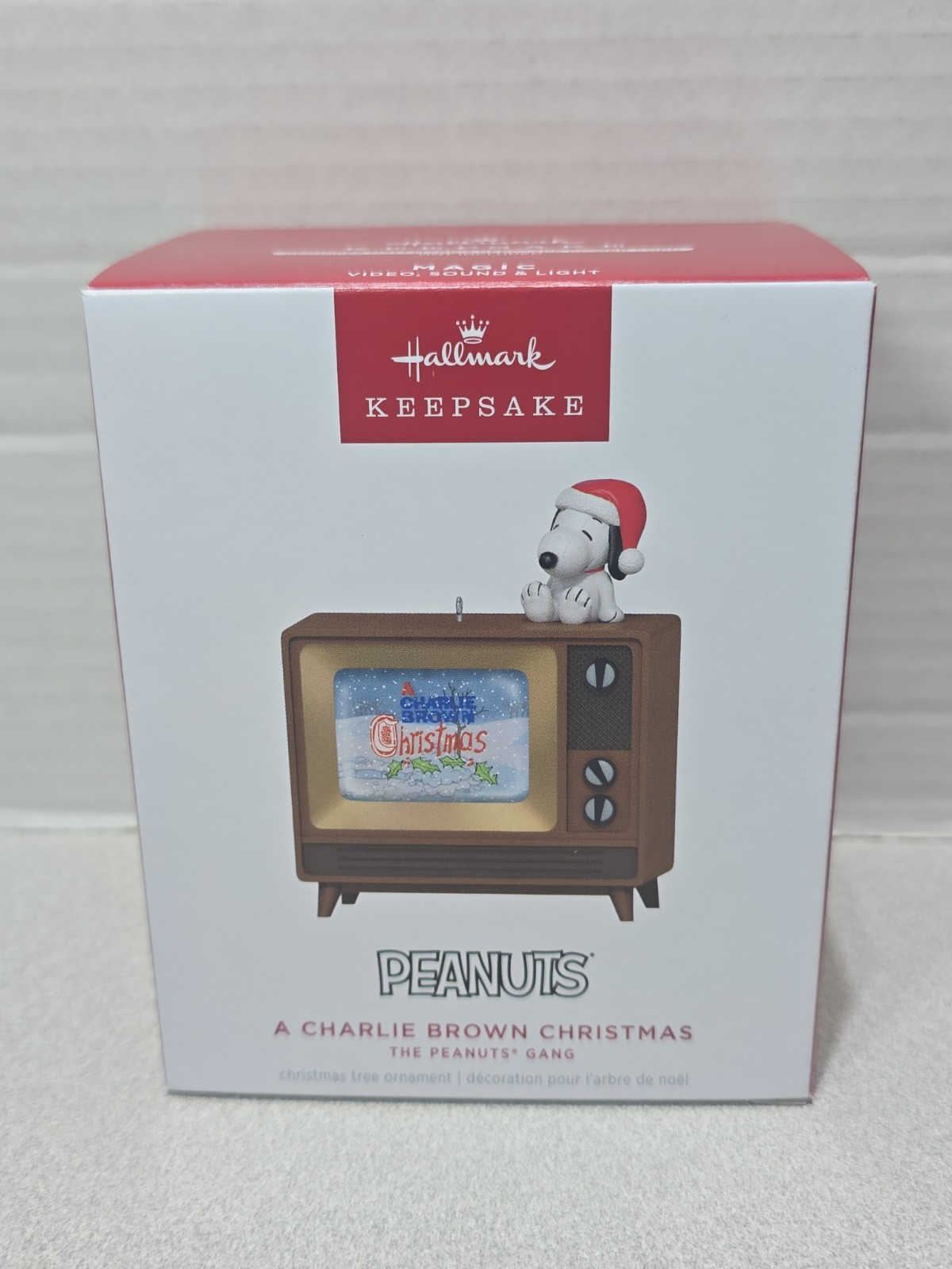 Hallmark Ornament Peanuts Gang Charlie Brown Christmas w/ Video Light Sound NIB Hallmark Ornament Peanuts Gang Charlie Brown Christmas w/ Video Light Sound NIB