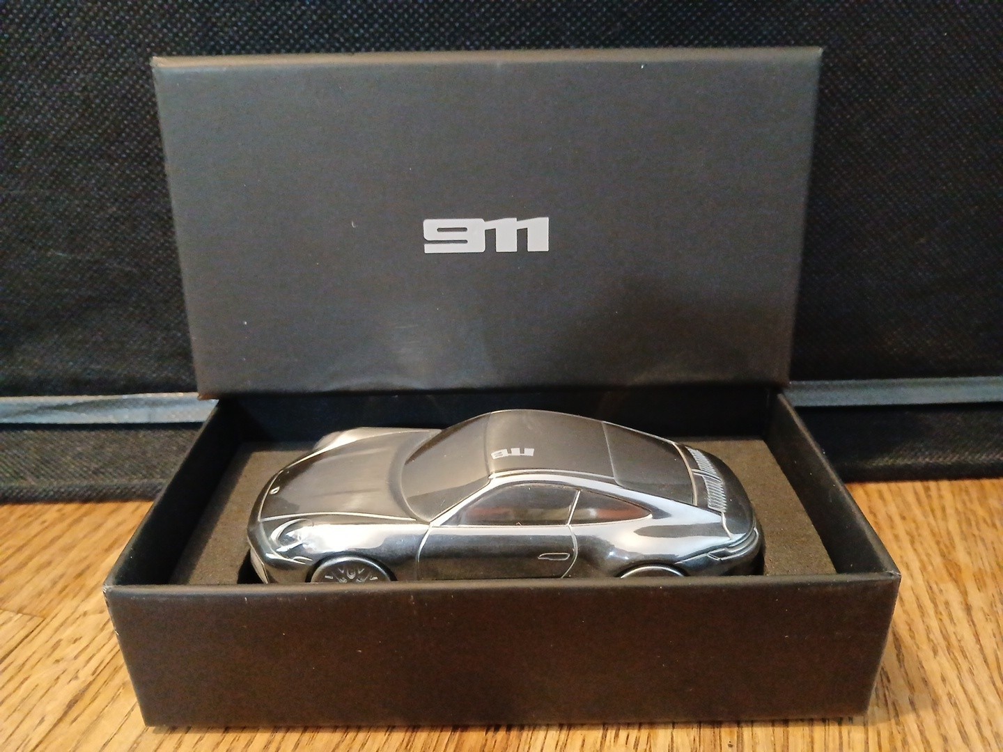 Porsche 911 992 Carrera Aluminum Chrome model scale 1:43 Paperweight Dealer Porsche 911 992 Carrera Aluminum Chrome model scale 1:43 Paperweight Dealer