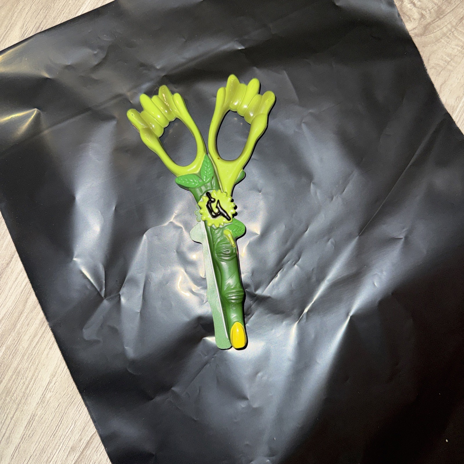 R.L. Stine Goosebumps Green Basement Twisted Scissors Retro Vintage R.L. Stine Goosebumps Green Basement Twisted Scissors Retro Vintage