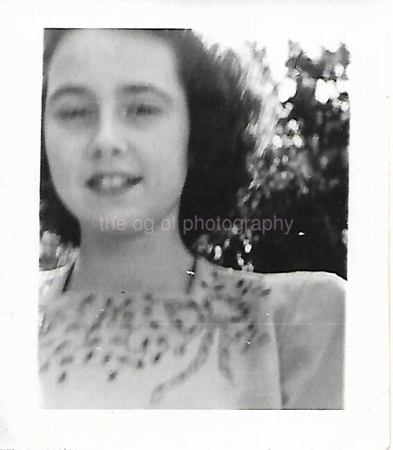 20th CENTURY WOMAN Vintage SMALL FOUND FAMILY PHOTO Original B+W 54 40 K 20th CENTURY WOMAN Vintage SMALL FOUND FAMILY PHOTO Original B+W 54 40 K