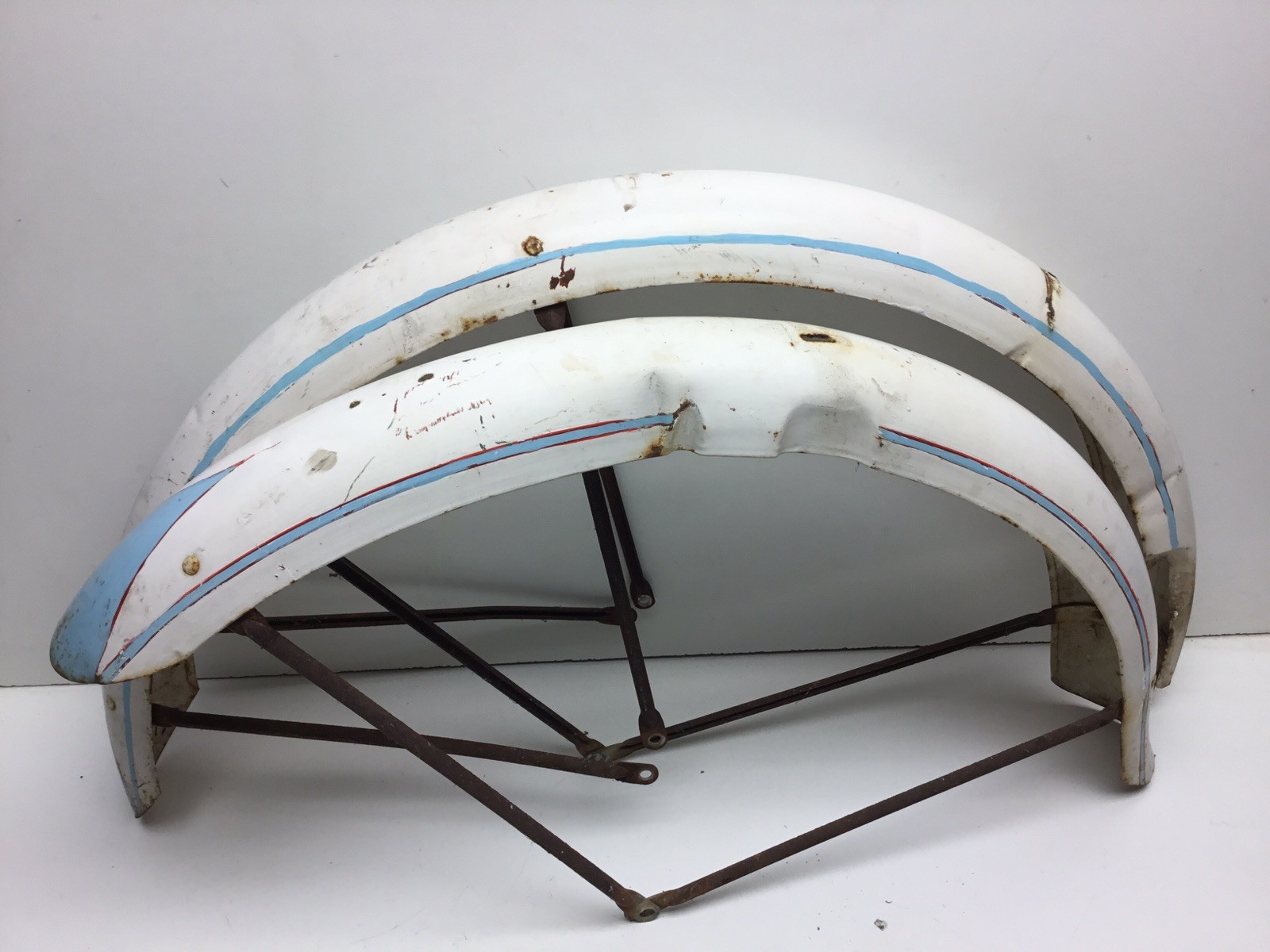 Vintage 1950s Schwinn Bicycle 26” 2.125” S2 Fenders Hornet Bike Vintage 1950s Schwinn Bicycle 26” 2.125” S2 Fenders Hornet Bike