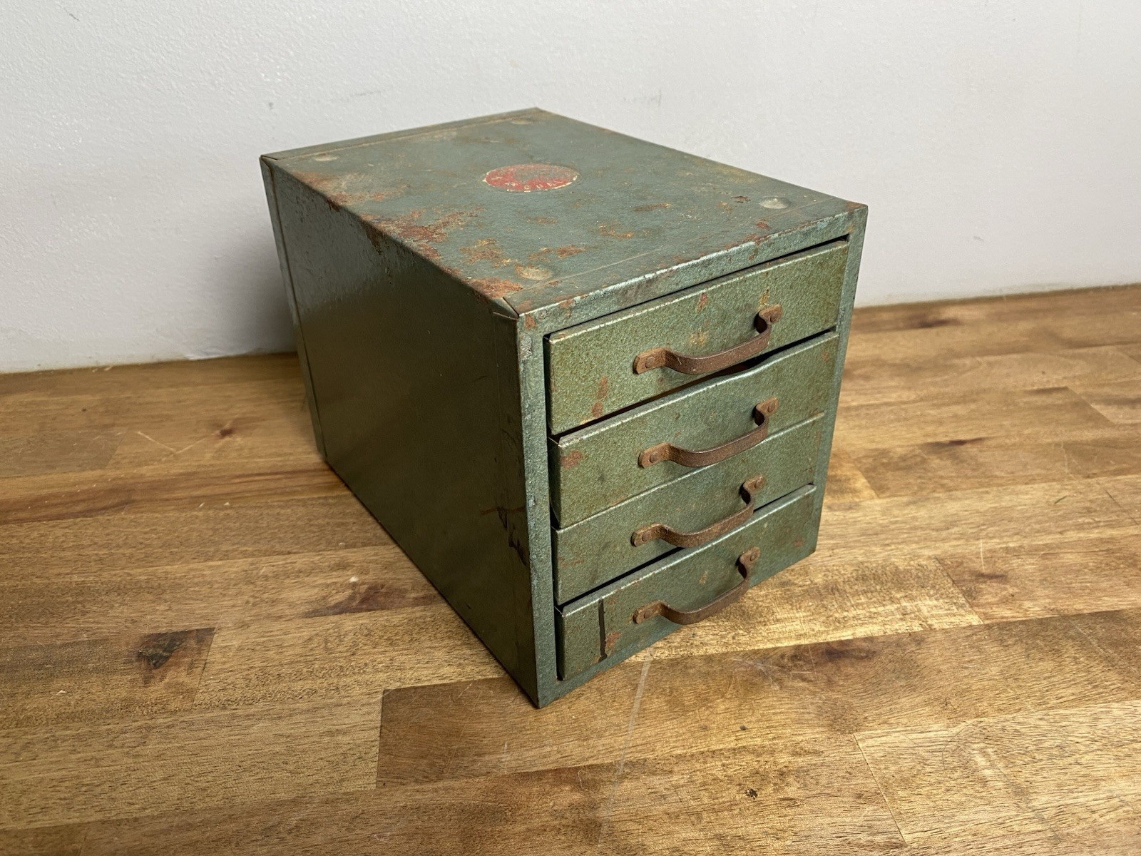 WARDS MASTER QUALITY Metal 4 Drawer Small Parts Cabinet – Green Vintage WARDS MASTER QUALITY Metal 4 Drawer Small Parts Cabinet – Green Vintage