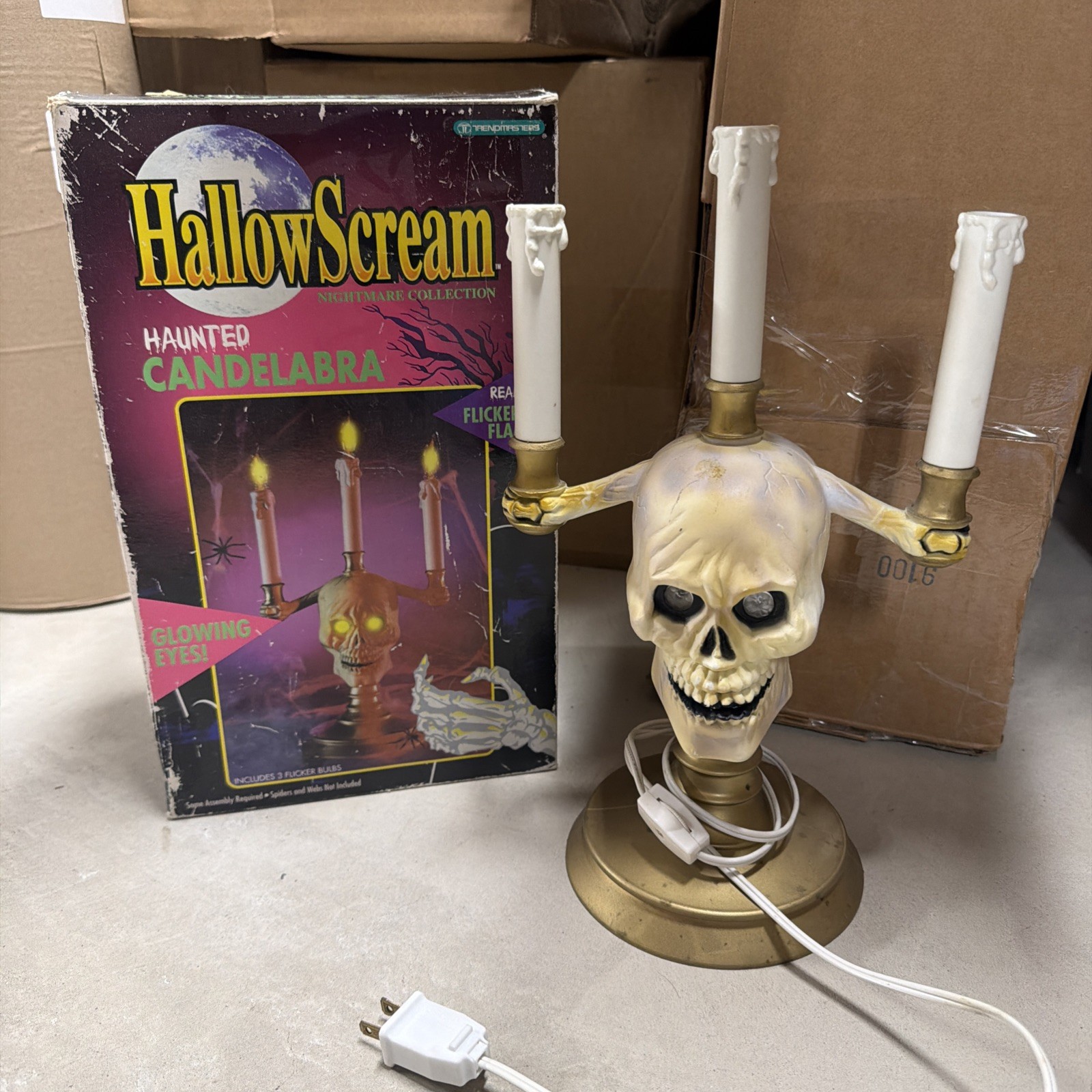 Vtg 1994 Trendmasters HallowScream Haunted Candelabra Skull Light Halloween Box