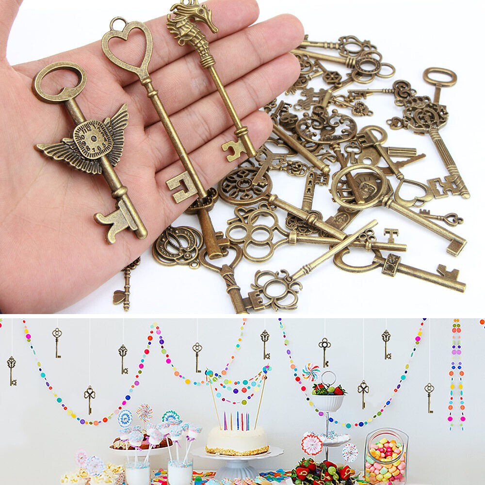 Retro 69-Piece Set: Ornate Vintage Skeleton Key Pendant Necklaces Retro 69-Piece Set: Ornate Vintage Skeleton Key Pendant Necklaces