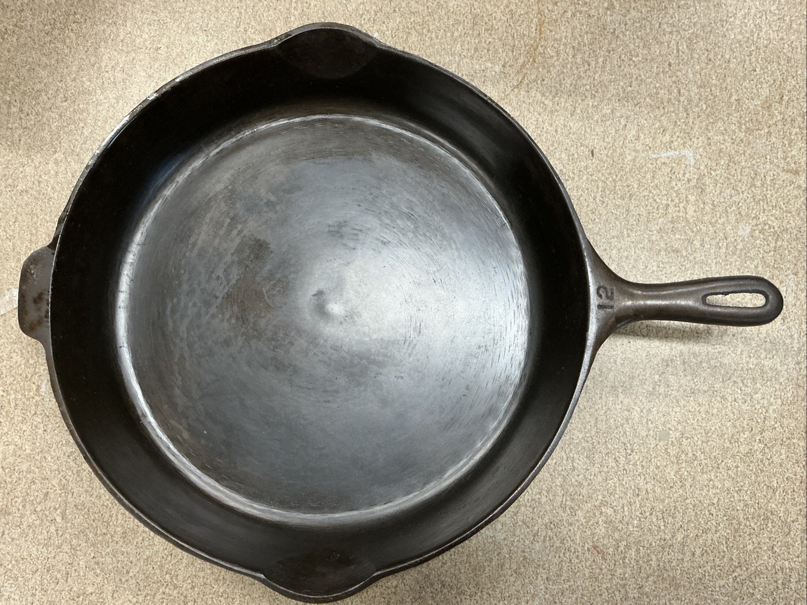 Vintage Unmarked Wagner Ware Cast Iron Skillet #12 Vintage Unmarked Wagner Ware Cast Iron Skillet #12