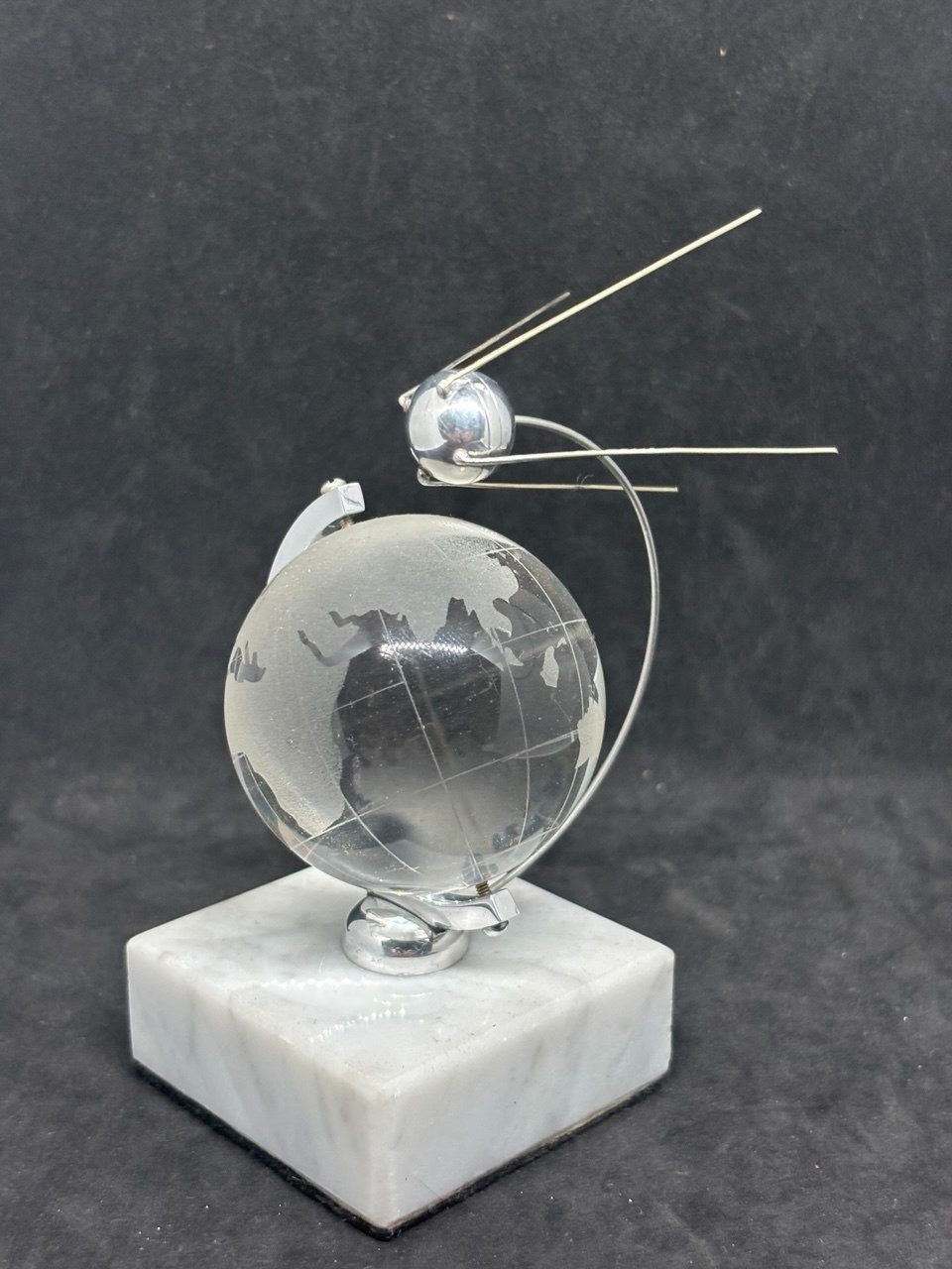 Rare Vintage USSR Sputnik1 Tabletop Souvenir in Earth Orbit, 1960s, Marble Stand Rare Vintage USSR Sputnik1 Tabletop Souvenir in Earth Orbit, 1960s, Marble Stand