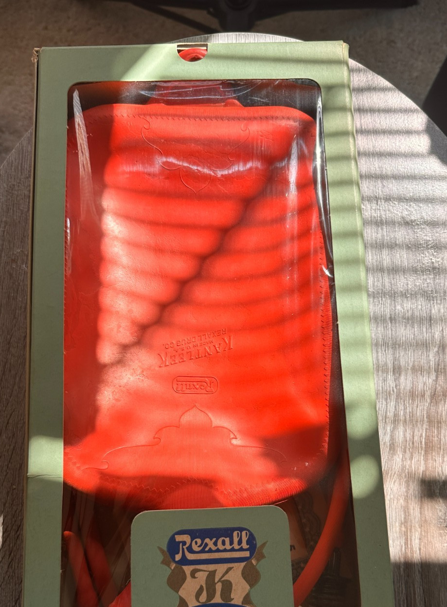 Vintage Rexall Kantleek Red Combination Syringe / Water Bottle -2 Quart Capacity Vintage Rexall Kantleek Red Combination Syringe / Water Bottle -2 Quart Capacity