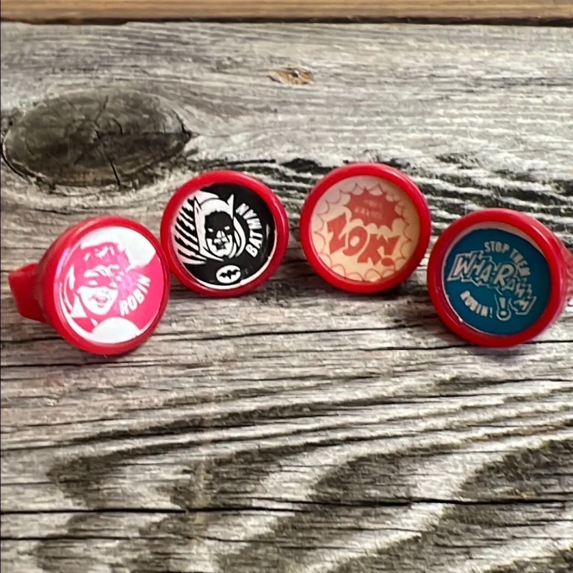 🚨RARE🚨VTG Vari-Vue 1966 Batman & Robin Gumball Vending Machine Rings Lot of 4