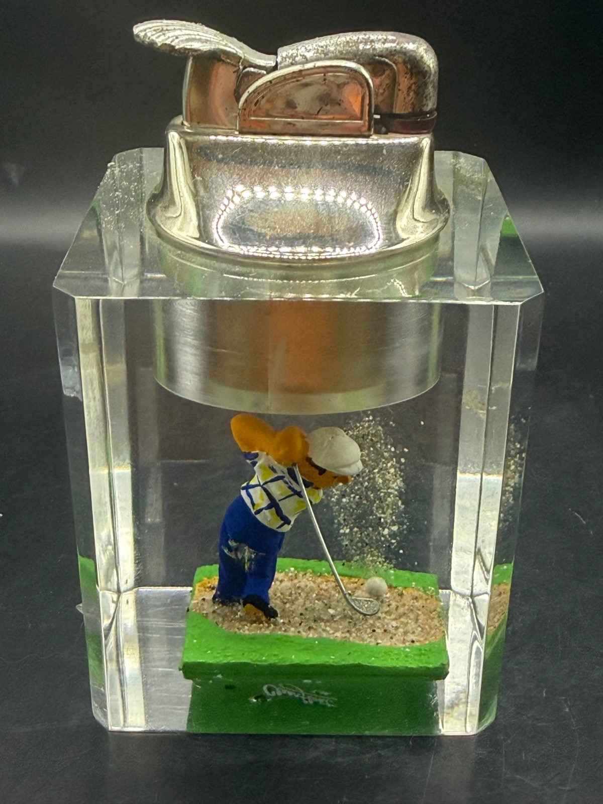Vintage 1950s Evans Clearfloat Lucite Sand Trap Golfer Table Lighter Vintage 1950s Evans Clearfloat Lucite Sand Trap Golfer Table Lighter