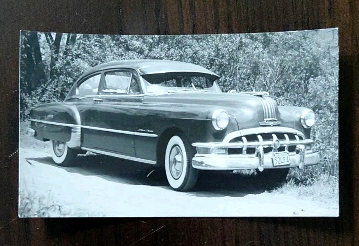 Pontiac Chieftain Deluxe 1952 Photograph Snapshot Amatuer Great Details p1p Pontiac Chieftain Deluxe 1952 Photograph Snapshot Amatuer Great Details p1p